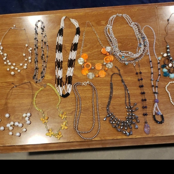 Lot of 29 Necklaces different lengths - Picture 5 of 8